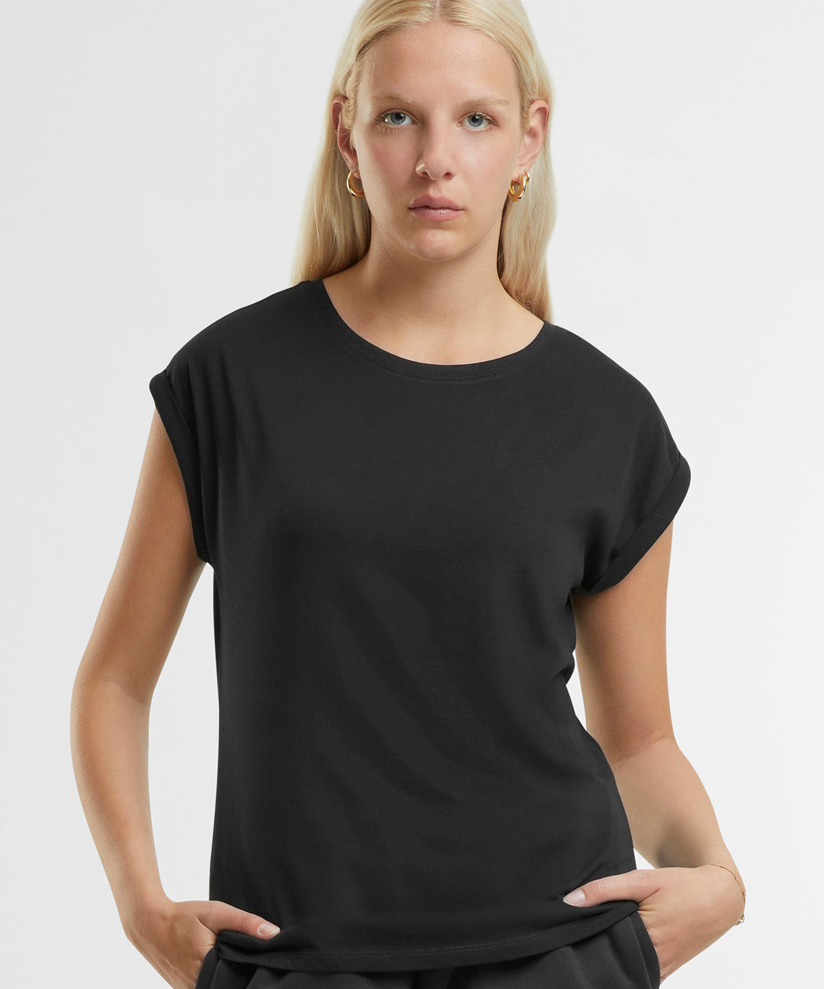 Womens regular extended shoulder tee