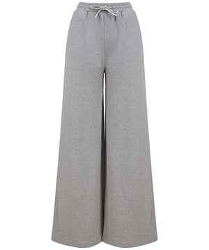 Women's sustainable fashion wide leg joggers