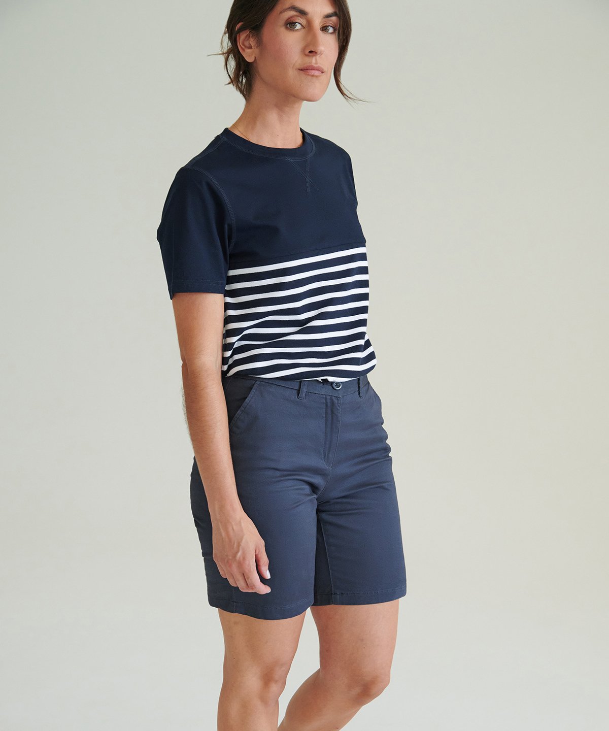 FR606 | Women's stretch chino shorts | Front Row