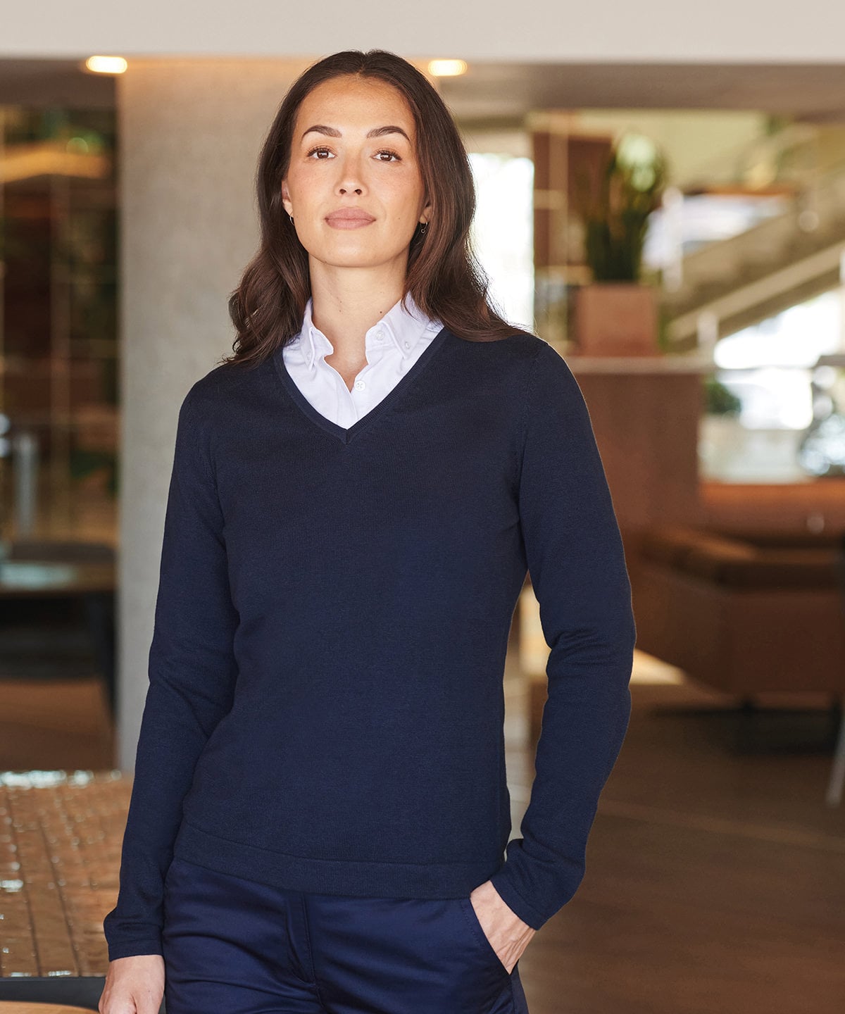 HB721 | Women's 12 gauge v-neck jumper | Henbury