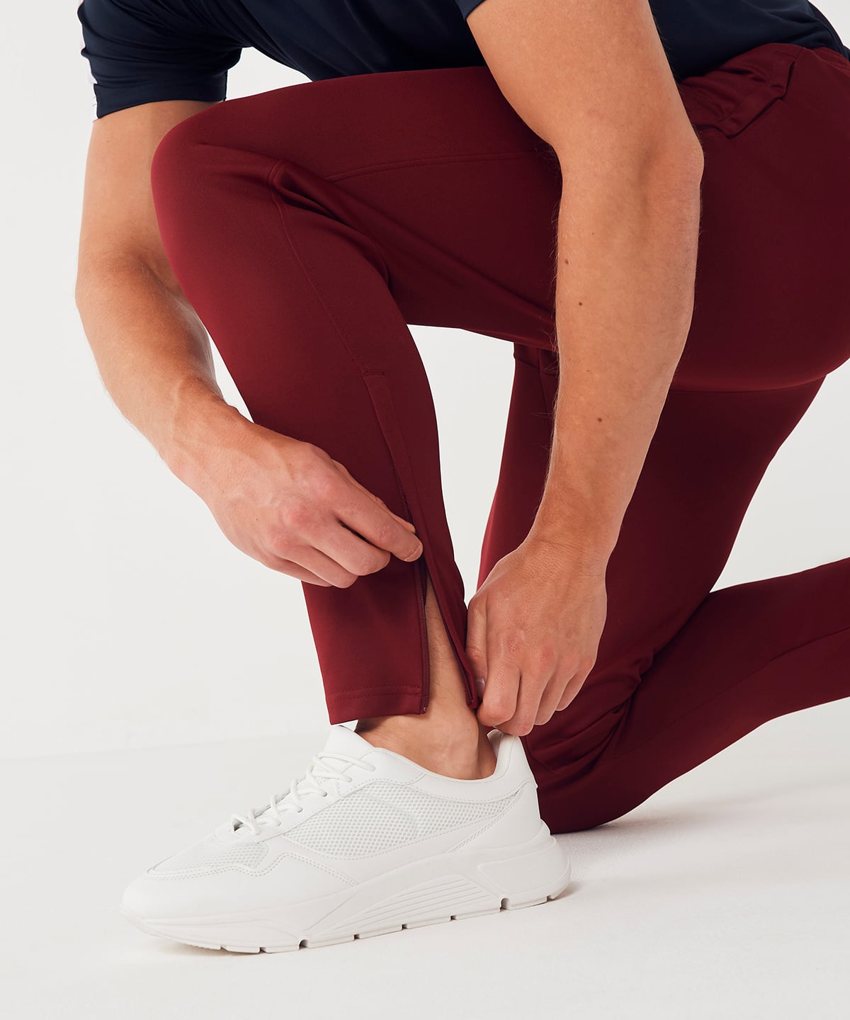 LV881 | Knitted tracksuit pants | Finden & Hales
