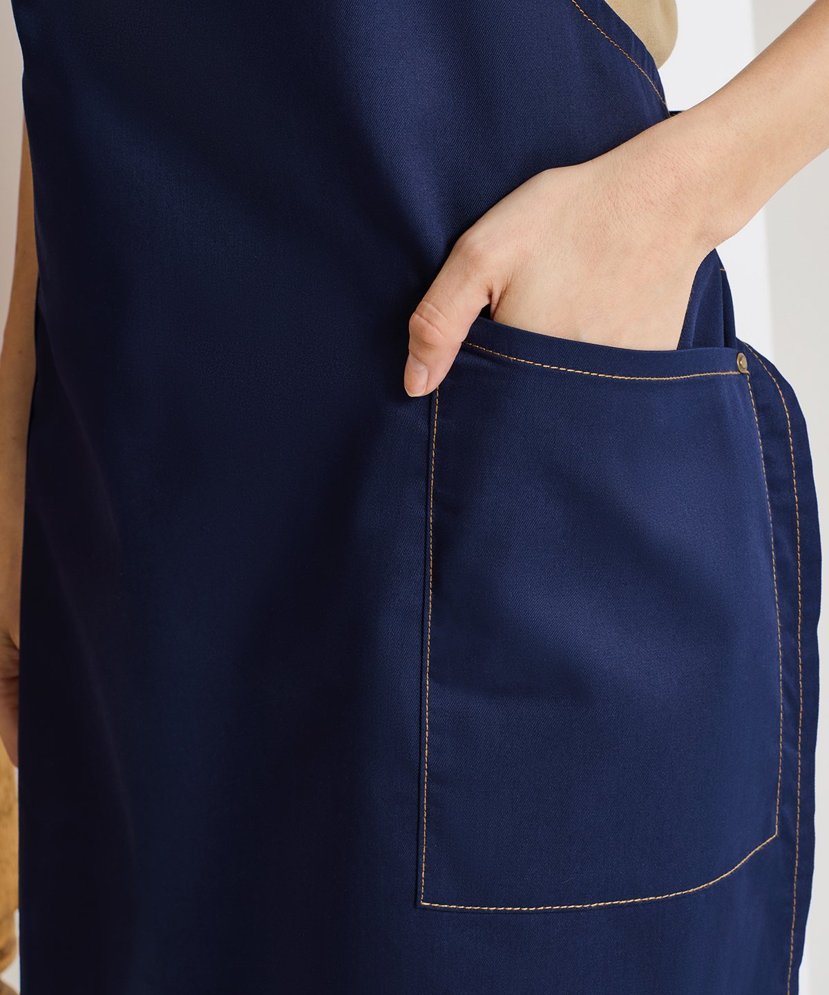 PR121 | ‘Barley’ Contrast Stitch Bib Apron | Premier